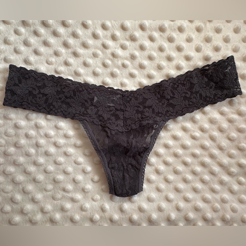Hanky Panky Lace Thong Trio - Picture 7 of 8
